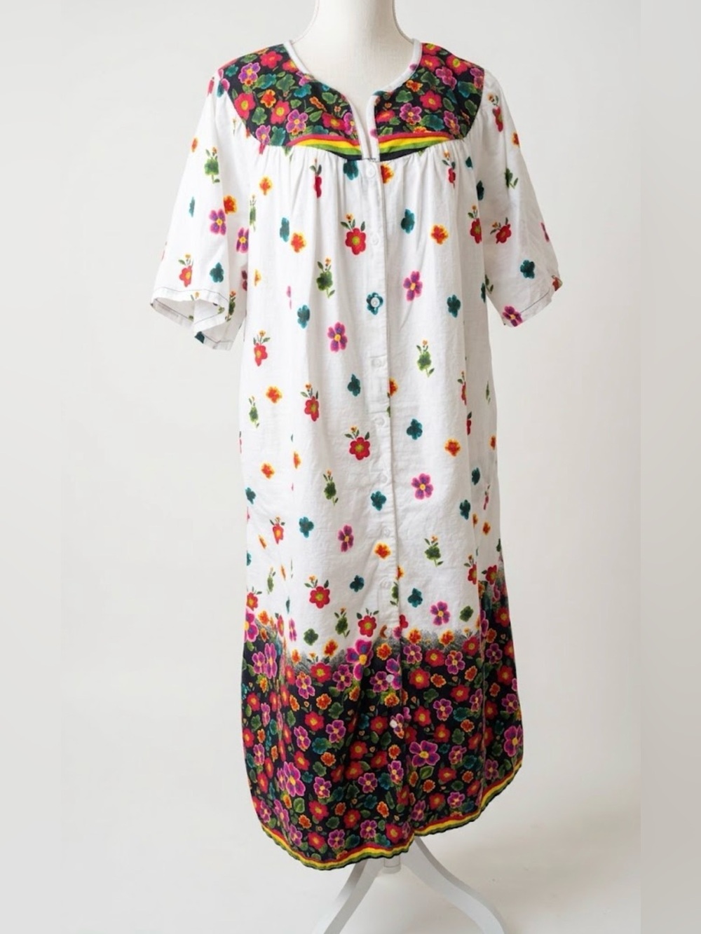 Expressions White Floral Cotton House Dress Muumuu Medium Pocket Lounger